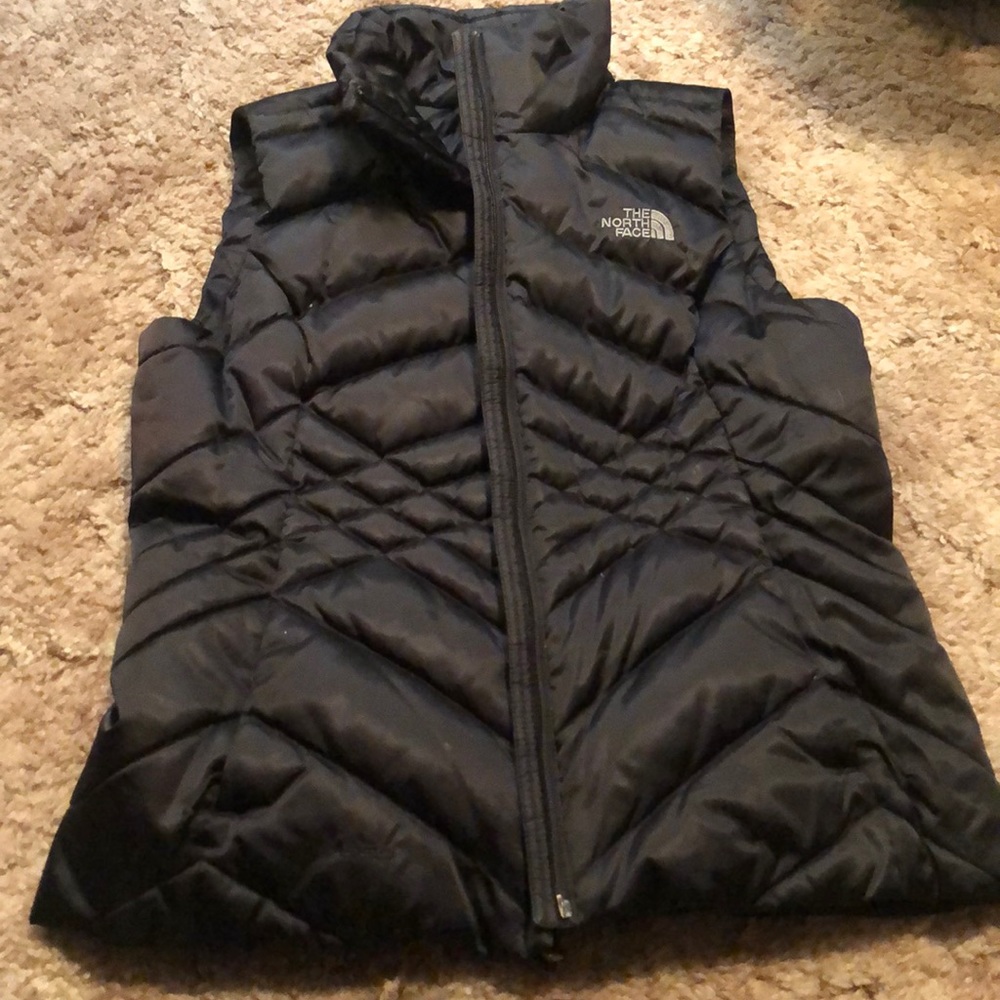 Women’s black north face vest
